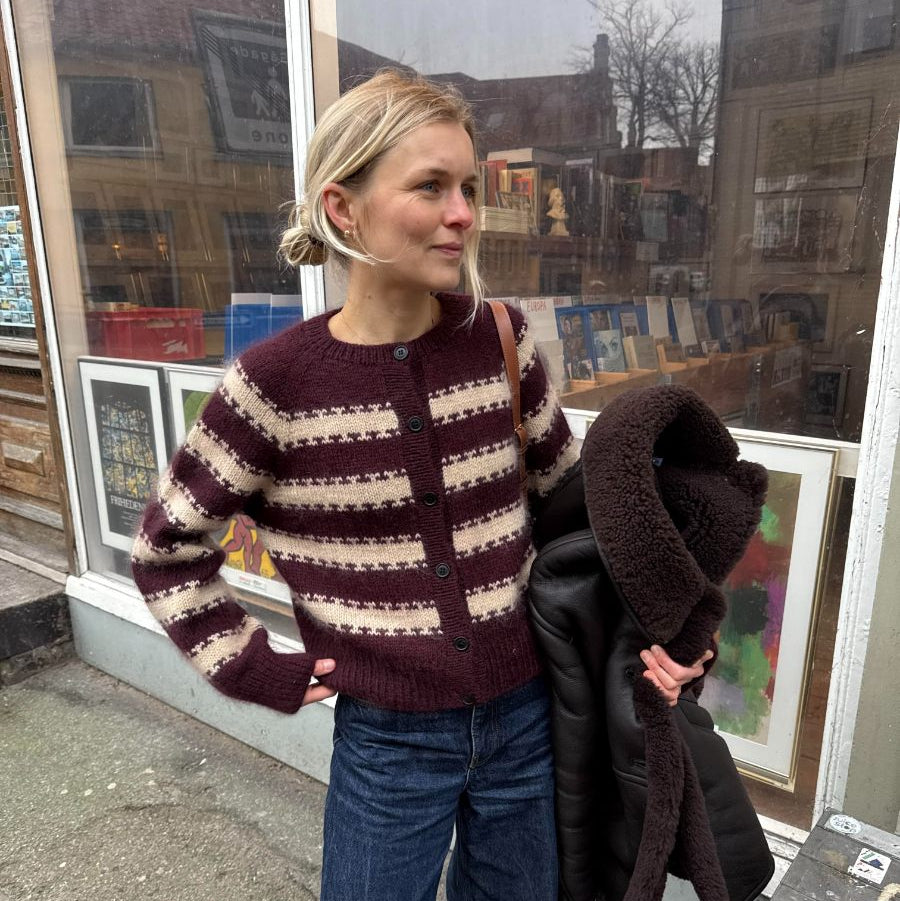 Key Cardigan – Petite Knit - Strickpaket aus der Peruvain von Filcolana
