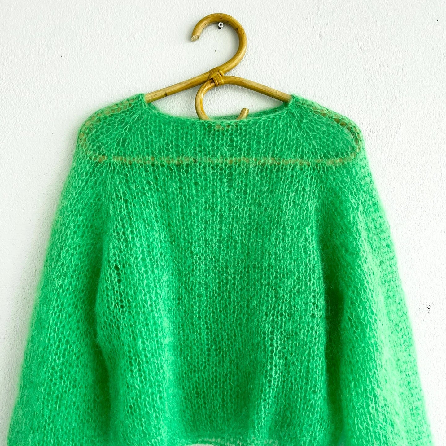 Súsanna Sweater – Sandknit – Strickpaket aus der Bella & Bella Color by Permin