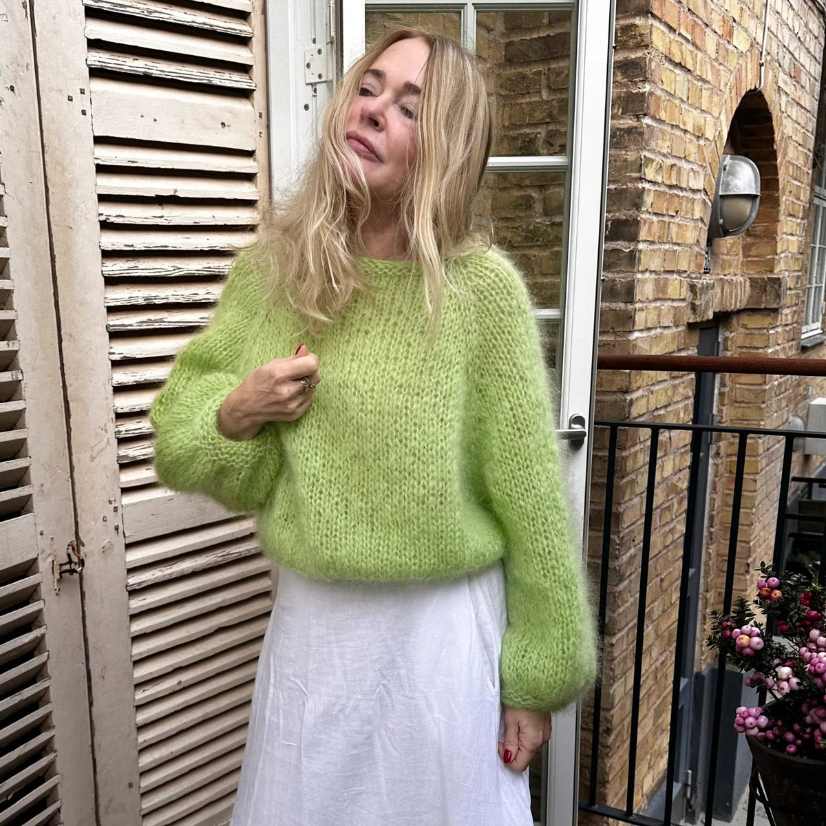 Femja Sweater by Sandknit aus der Bella & Bella Color by Permin - Strickpaket