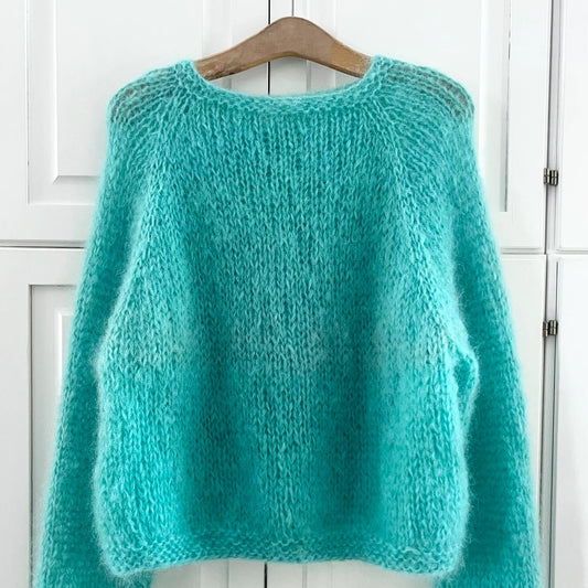 Femja Sweater by Sandknit aus der Bella oder Bella Color von Permin - Strickpaket